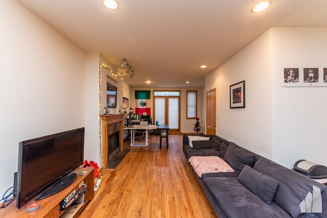 Foto del edificio - 819 N Wood St