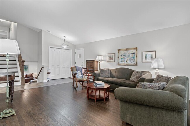 Foto del edificio - 619 Leamington Ave