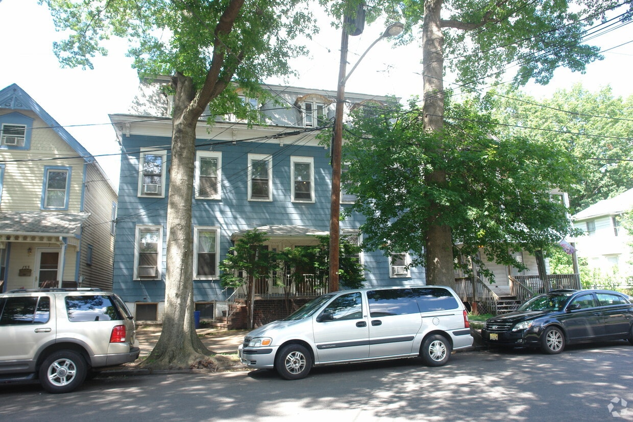 Primary Photo - 125 W Cherry St