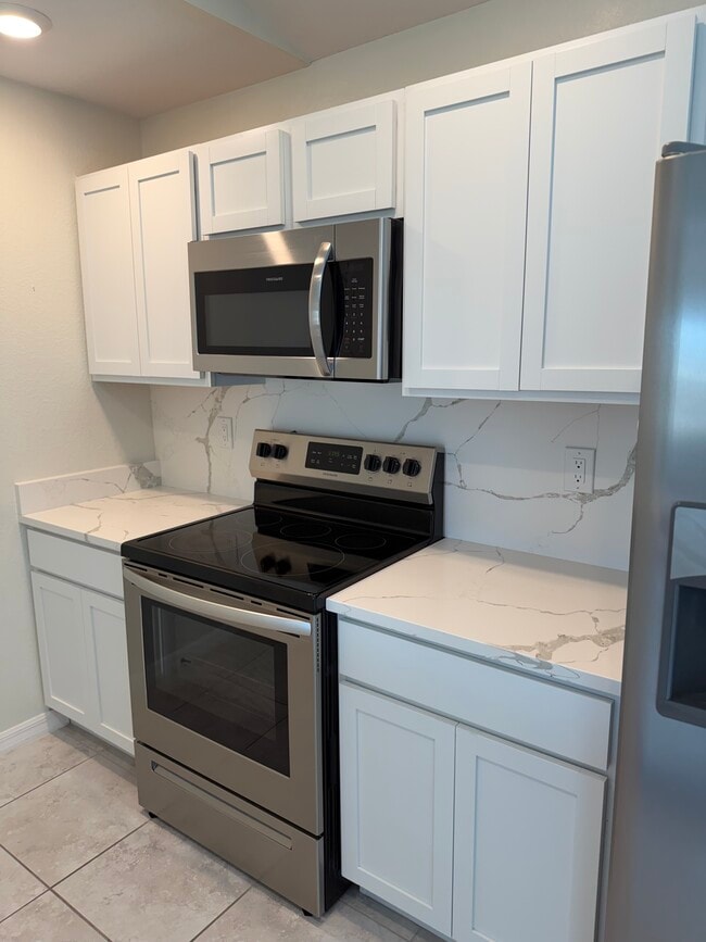 Stove/oven and countertops - 2120 NW 18th Ave