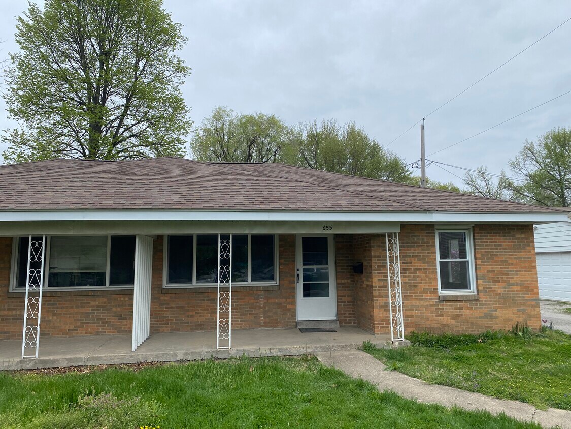 Foto principal - 655 W Lenox Ave