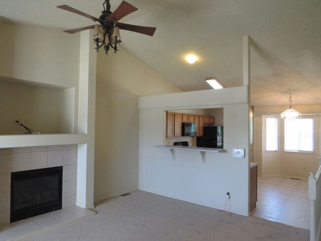 Building Photo - Wonderful 3-bedroom rancher located in Fou...