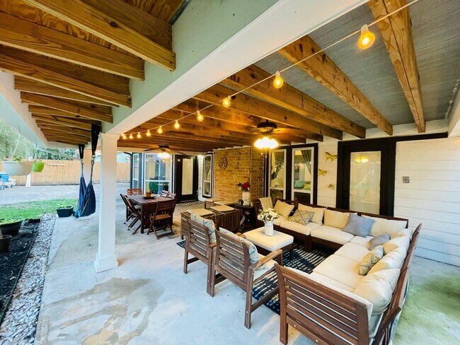 Foto del edificio - 18014 Vintage Wood Ln