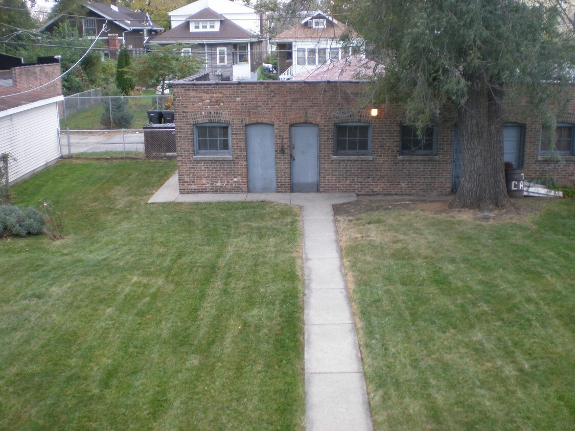 Primary Photo - 7152 S Calumet Ave