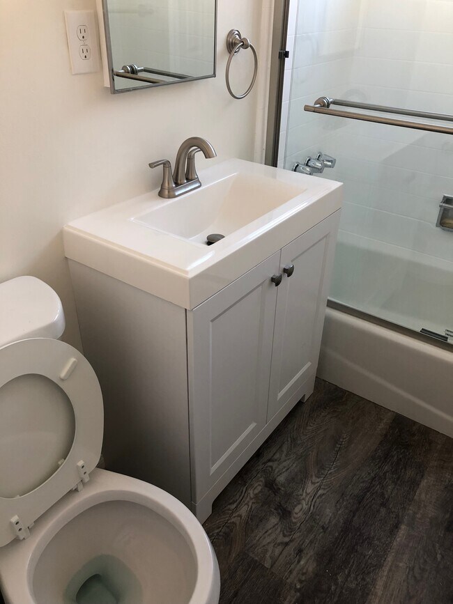 Foto del edificio - 16318 Freeman Ave