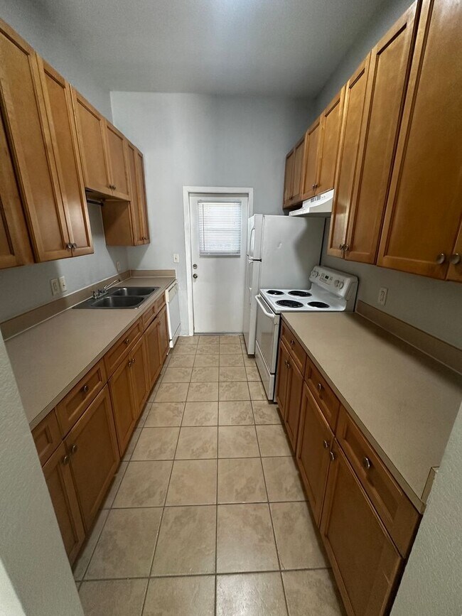 Building Photo - 3206
