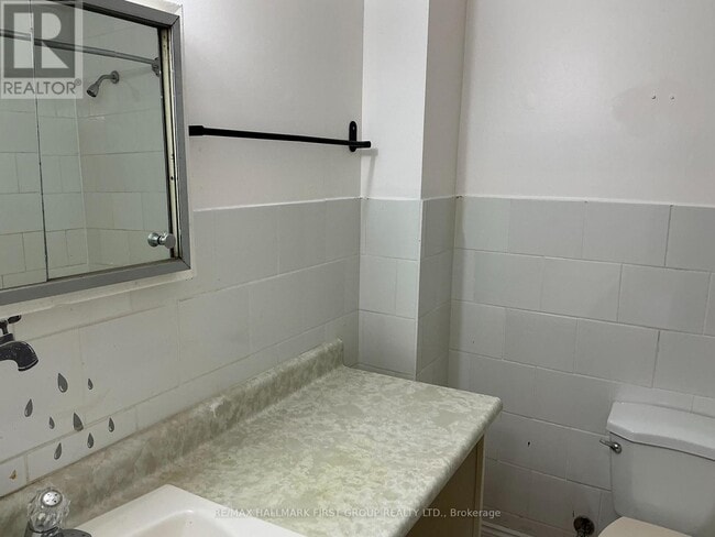 Building Photo - 361 Linden St