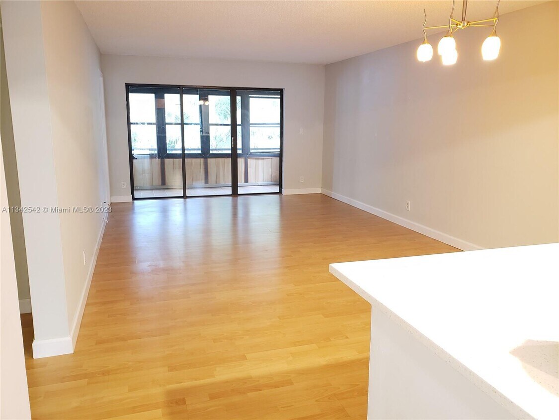 2313 S Cypress Bend Dr Unit 222B, Pompano Beach, FL 33069 Condo for