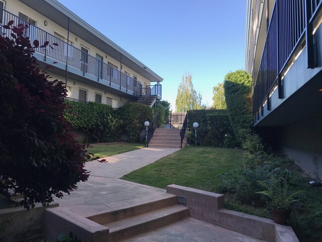 Foto del edificio - 76 Linda Ave