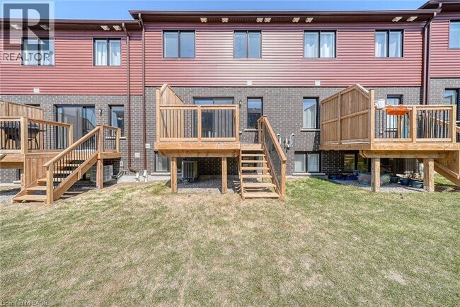 Building Photo - 95 Queensbrook Cres