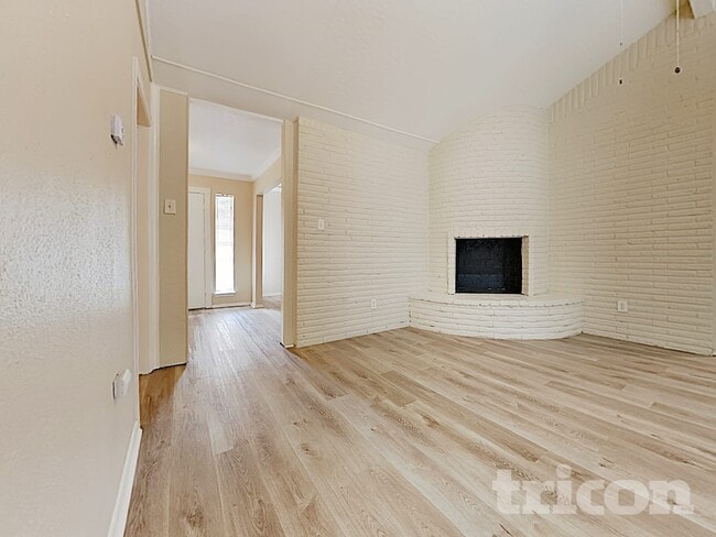 Building Photo - 6511 Grey Oaks Dr