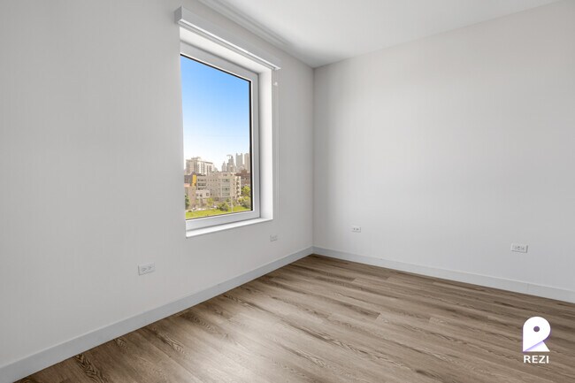 Foto del edificio - 670 N May St