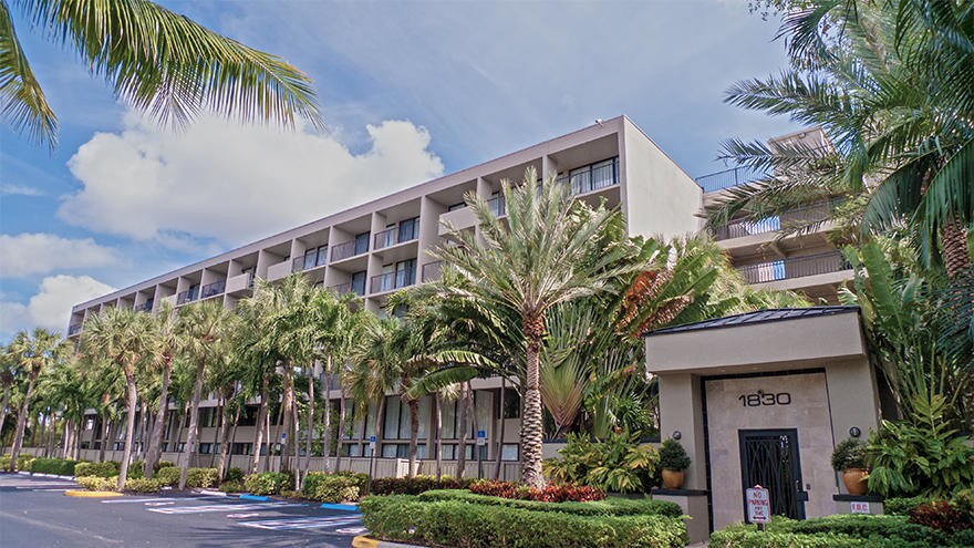 Foto principal - 1830 Embassy Dr