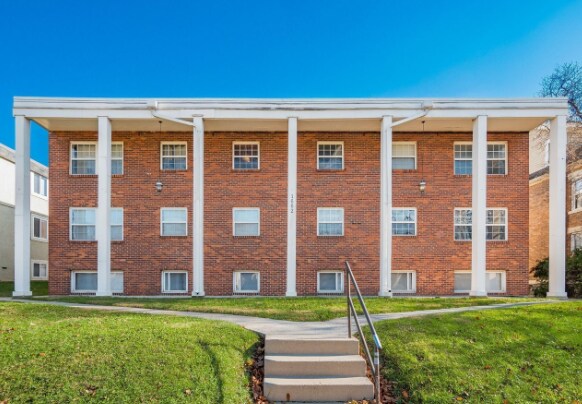 Foto principal - 1662 Summit St