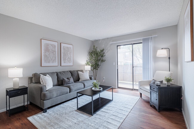 Building Photo - MacArthur Park