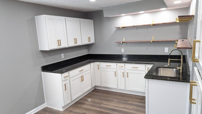 Kitchen - 834 S Main St