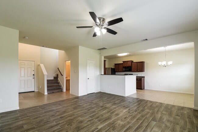 Foto del edificio - 2435 Golden Brandy Ln