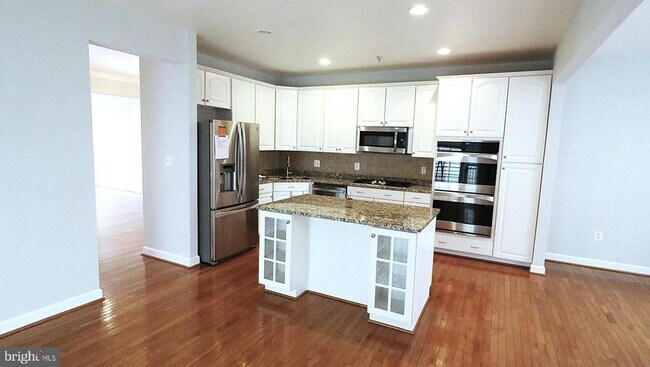 Foto del edificio - 7228 Fair Oak Dr