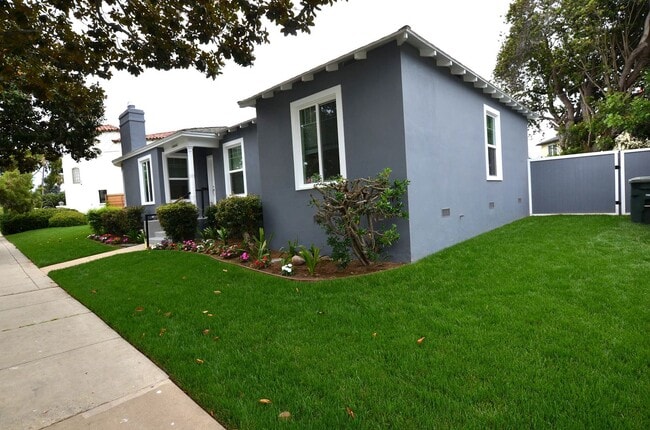 Building Photo - 4Bedroom 3.5 Bathrooms single family home