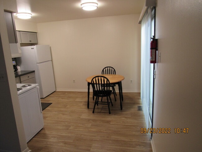 Building Photo - 3500 Oak Tree Dr