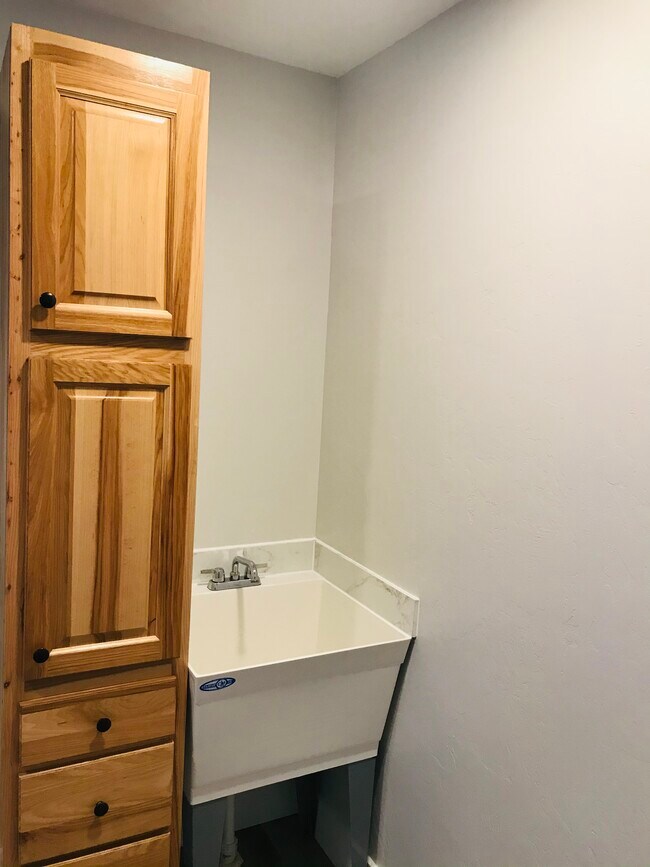 Laundry room - 119 E Main St