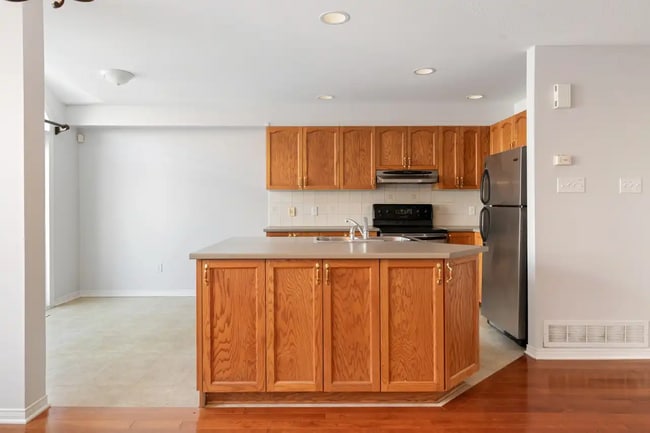 Building Photo - 239 Meadowbreeze Dr