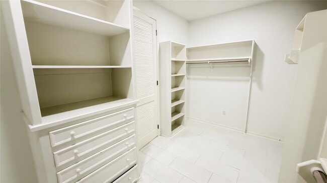 Building Photo - 4601 Country Club View