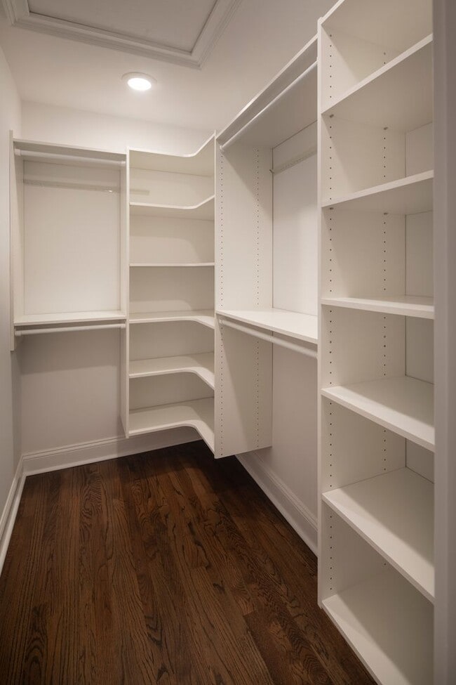 Interior Photo - The Courtyard @ Clifton: In-Unit Washer & Dryer, Heat, Hot & Cold Water, Gas Included, and Bark P...