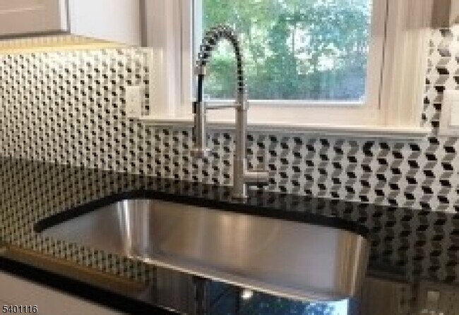 Foto del edificio - 26 Adams Dr