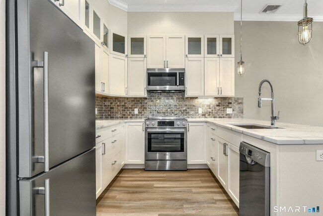 Building Photo - 1077 Boston Post Rd