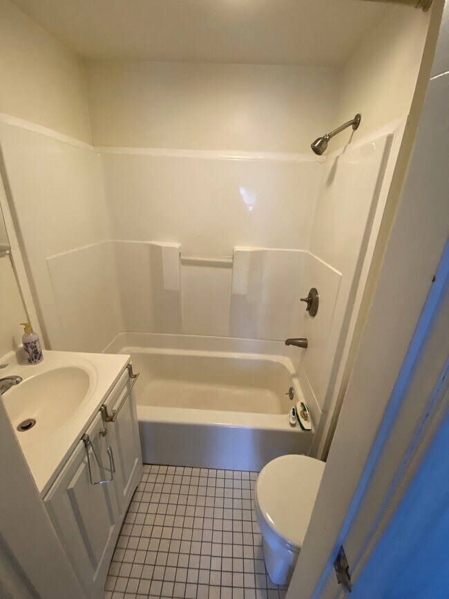 Building Photo - 46 Derby St