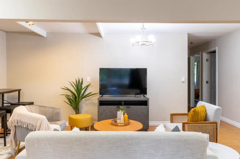 Foto principal - 1011 Pickering Pl NW