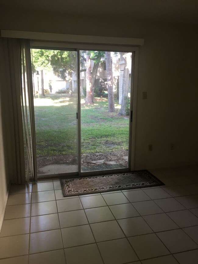 Foto del edificio - 4388 Rayfield Dr