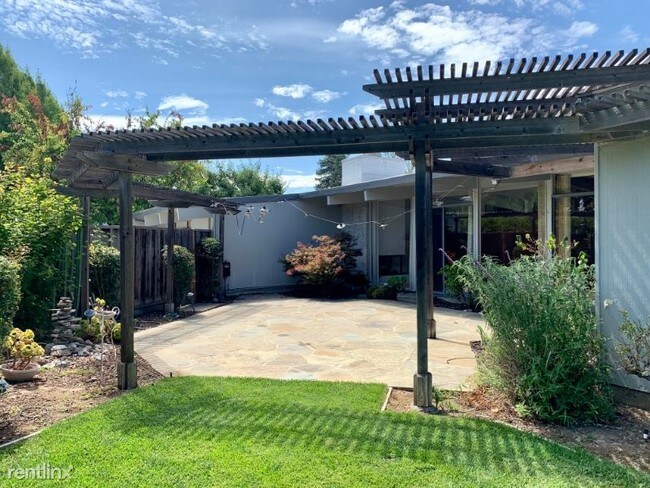 Foto del edificio - 4 br, 2 bath House - 1964 Margot Place
