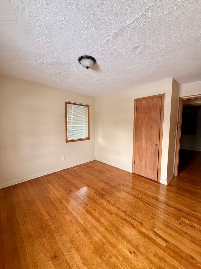 Building Photo - 3 bedroom home