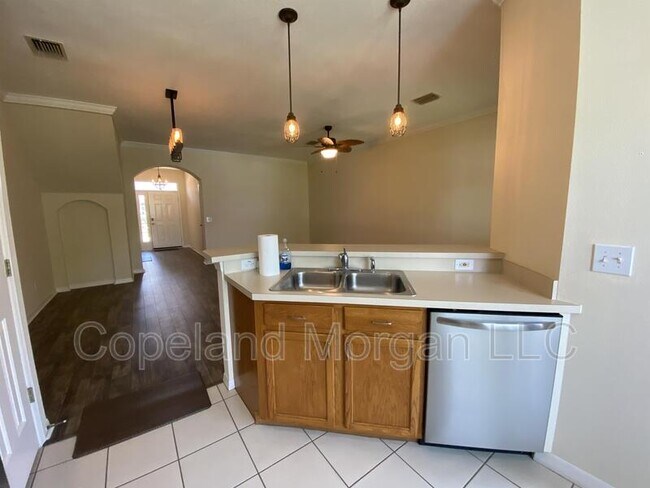 Building Photo - 585 Black Lion Dr NE