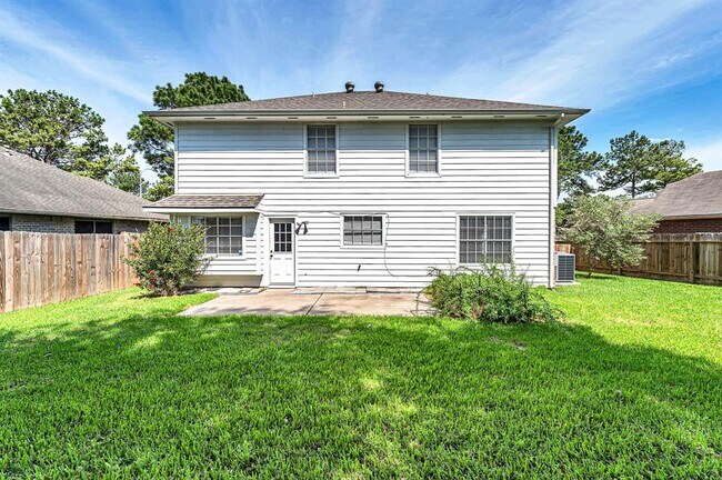 Building Photo - 22615 Old Church Ln