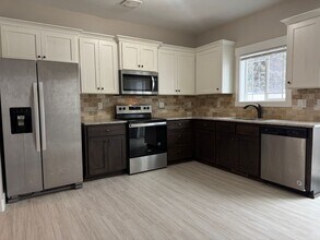 Building Photo - 694 S Saturn Ave