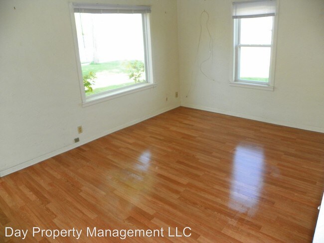 Foto del edificio - 700 W Division St