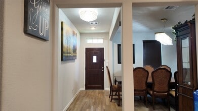 Building Photo - 5327 Sunny Ray Dr