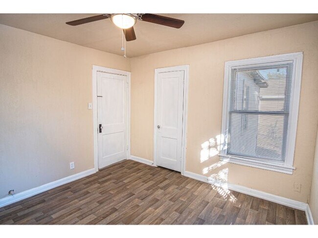 Building Photo - Great Amazing Home So Close to Downtown