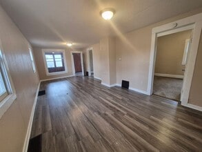 Building Photo - 905 25th St