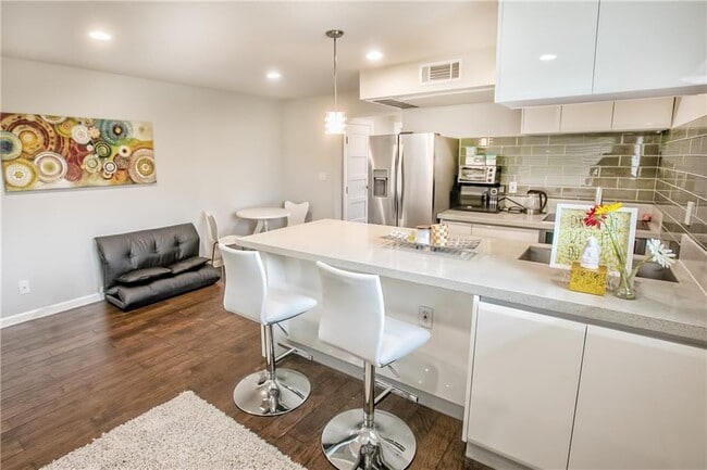 Foto del edificio - 3110 Red River St