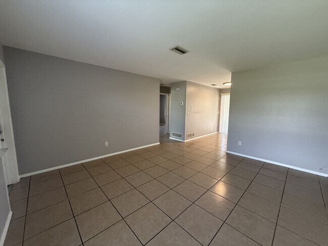 Building Photo - 474 Briarwood Rd