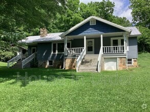 Building Photo - 431 White Oak Rd