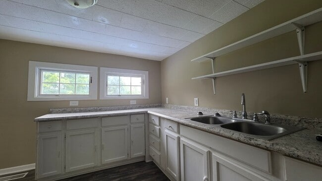 Building Photo - Renovated Cottage for Rent