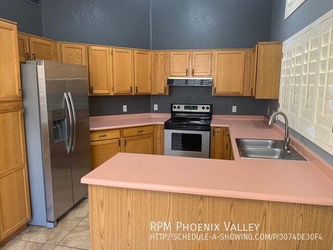 Building Photo - 3 Bed/2 Bath Single Story N. Phx Home Read...