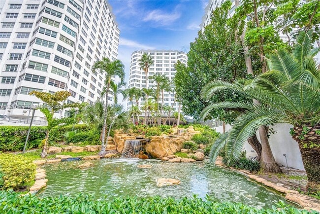 Foto del edificio - 999 Brickell Bay Dr
