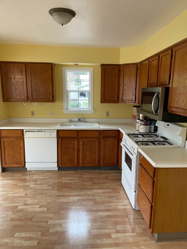 kitchen - 21744 Almaden Rd
