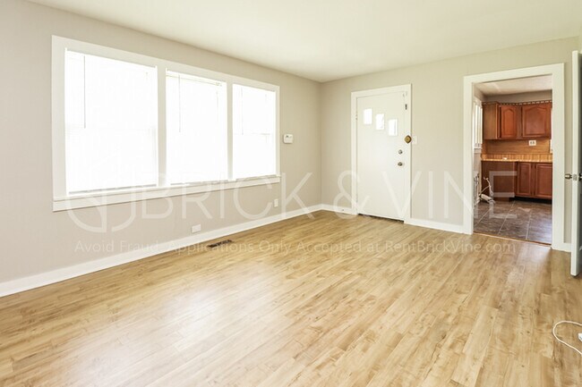 Building Photo - 5569 Rockdale Rd